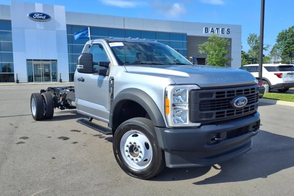 2023 Ford F-550 photo 1