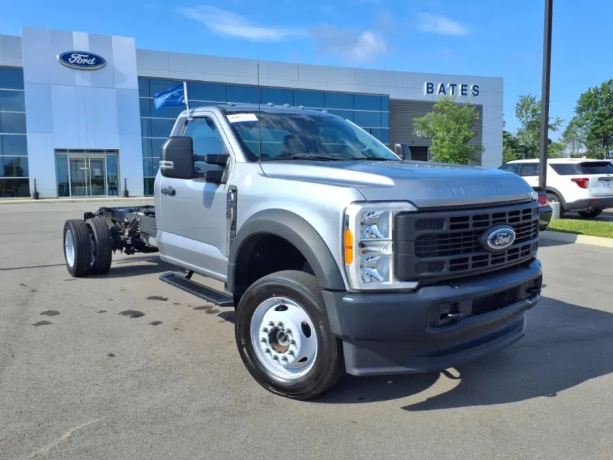 2023 Ford F-550 photo 1