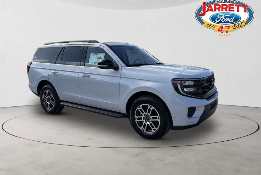 2025 Ford Expedition photo 1