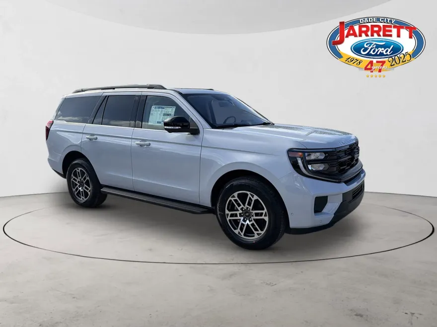 2025 Ford Expedition photo 1