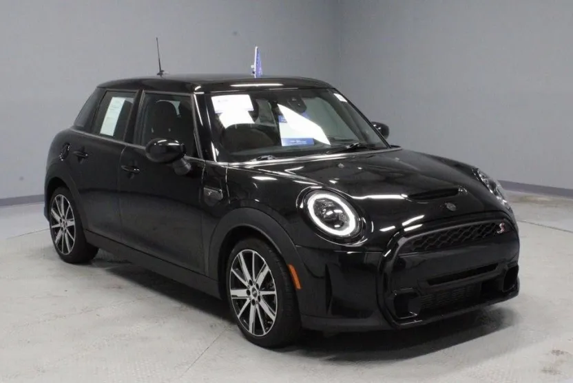 2022 Mini Cooper 4 Door Hardtop S photo 1