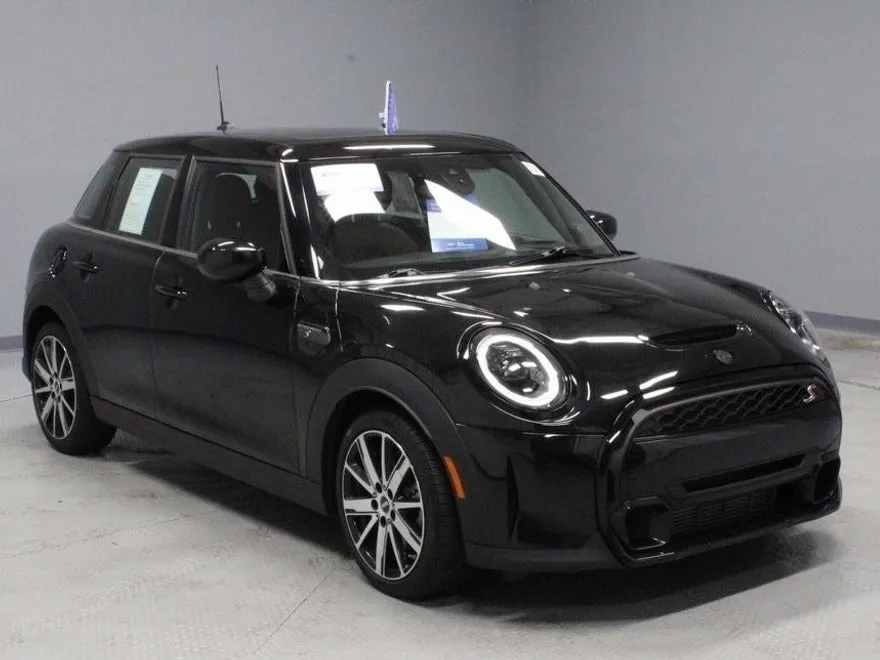 2022 Mini Cooper 4 Door Hardtop S photo 1