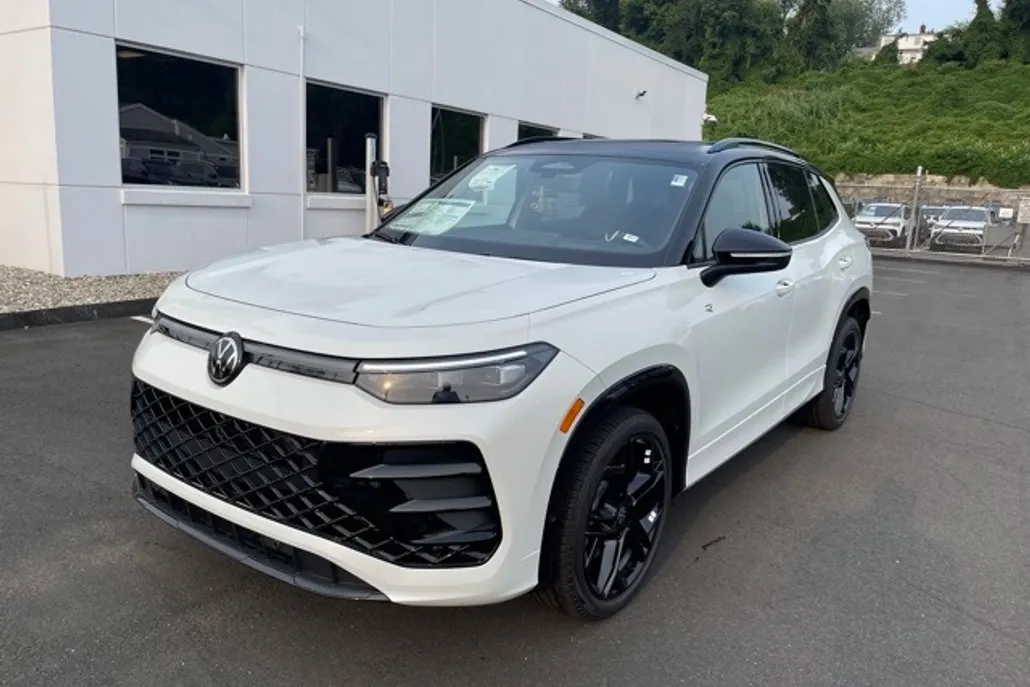2025 Volkswagen Tiguan SE R-Line Black photo 1