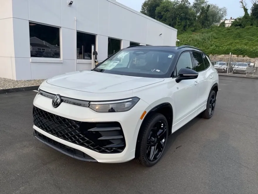 2025 Volkswagen Tiguan SE R-Line Black photo 1