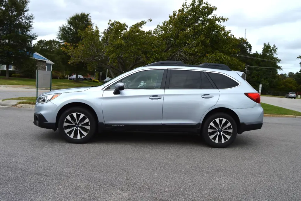 2015 Subaru Outback 3.6R Limited photo 1
