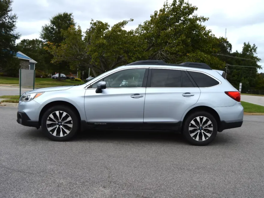 2015 Subaru Outback 3.6R Limited photo 1