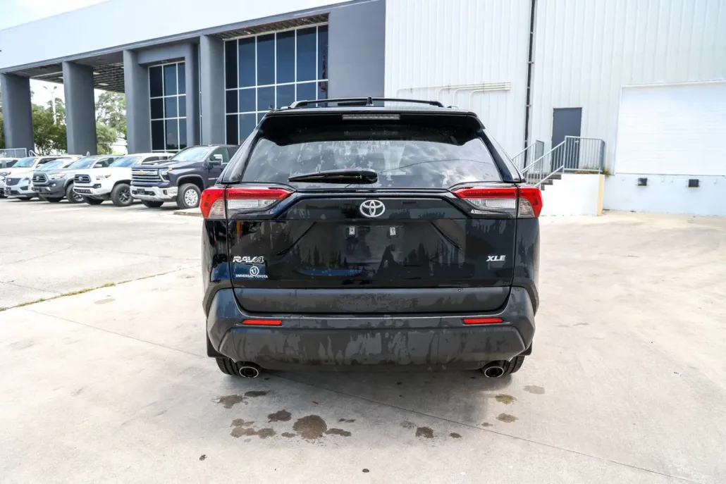 2020 Toyota RAV4 XLE Premium photo 1