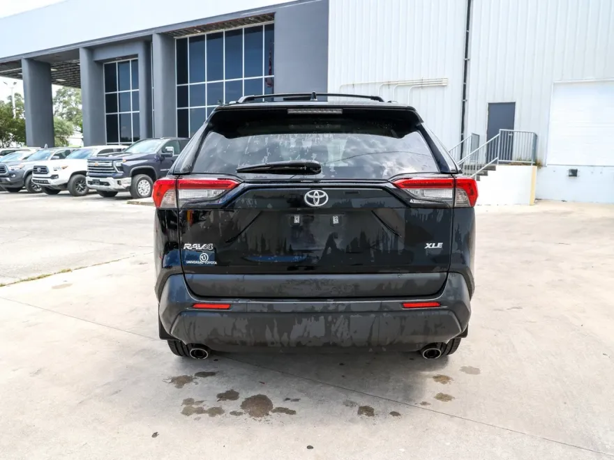 2020 Toyota RAV4 XLE Premium photo 1