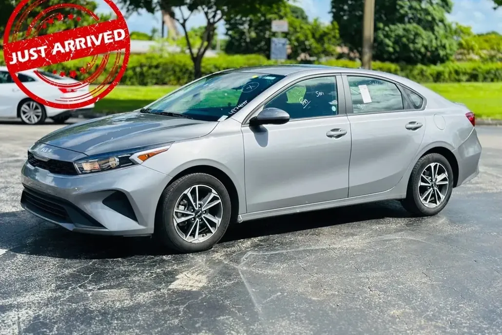 2024 Kia Forte LXS photo 1
