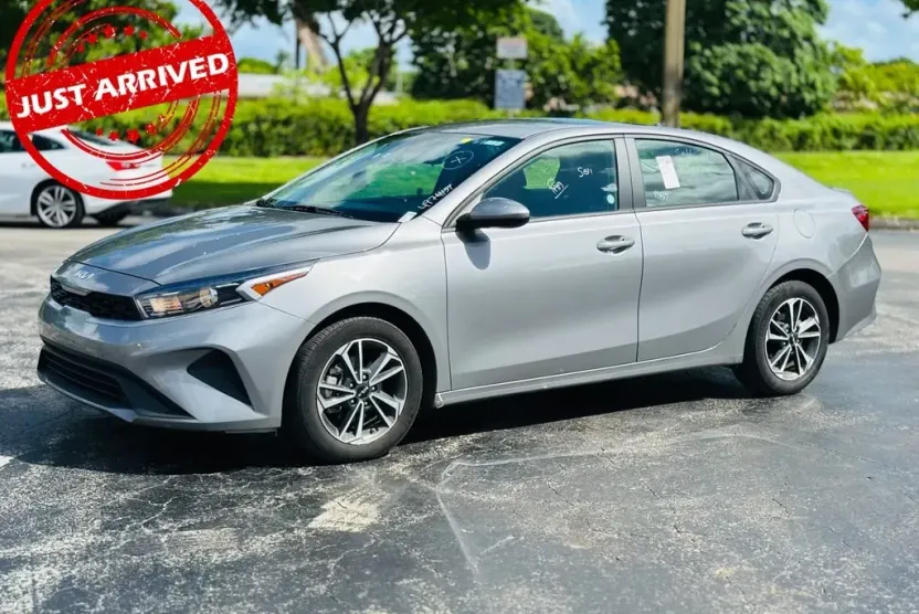 2024 Kia Forte LXS photo 1