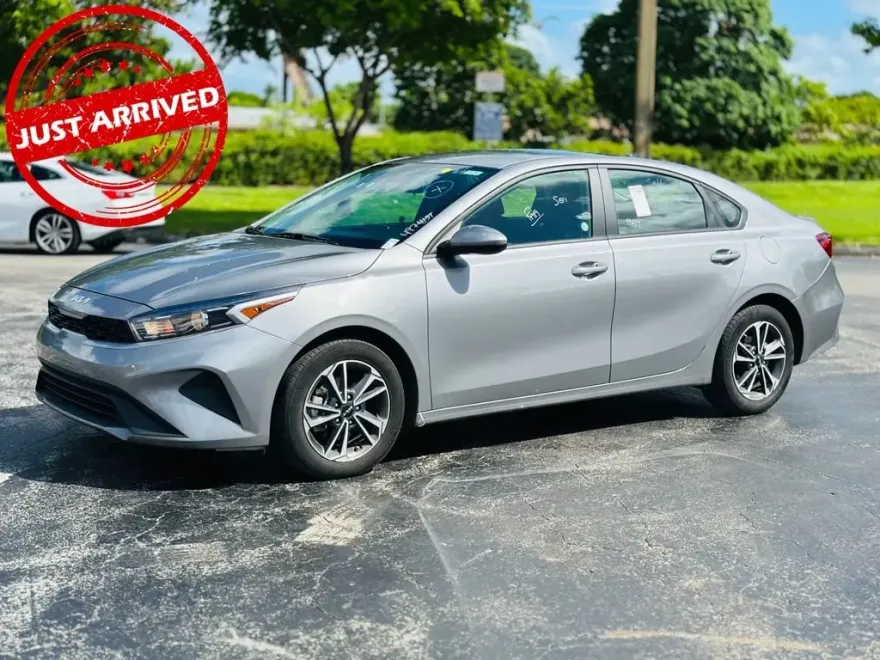2024 Kia Forte LXS photo 1