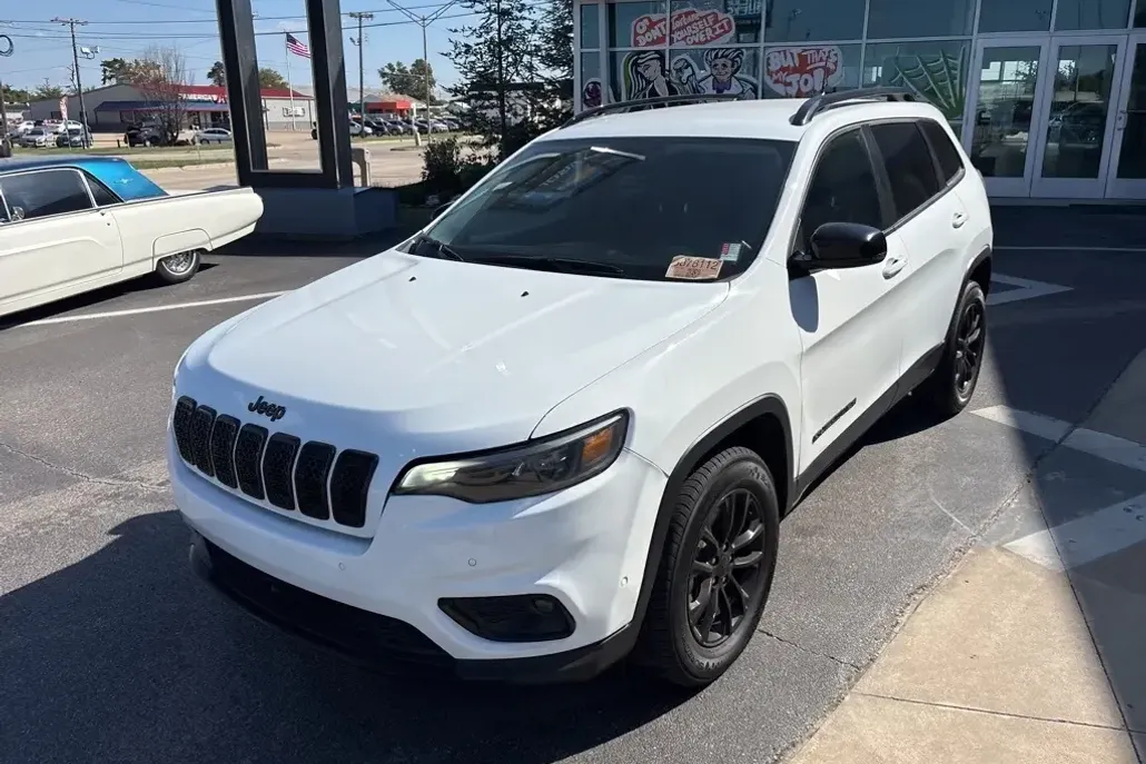 2023 Jeep Cherokee Altitude photo 1