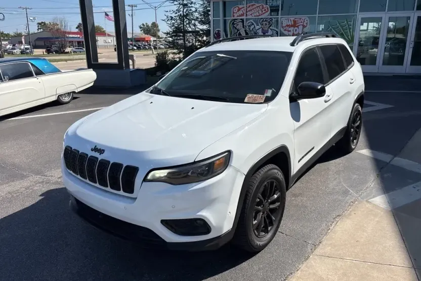 2023 Jeep Cherokee Altitude photo 1