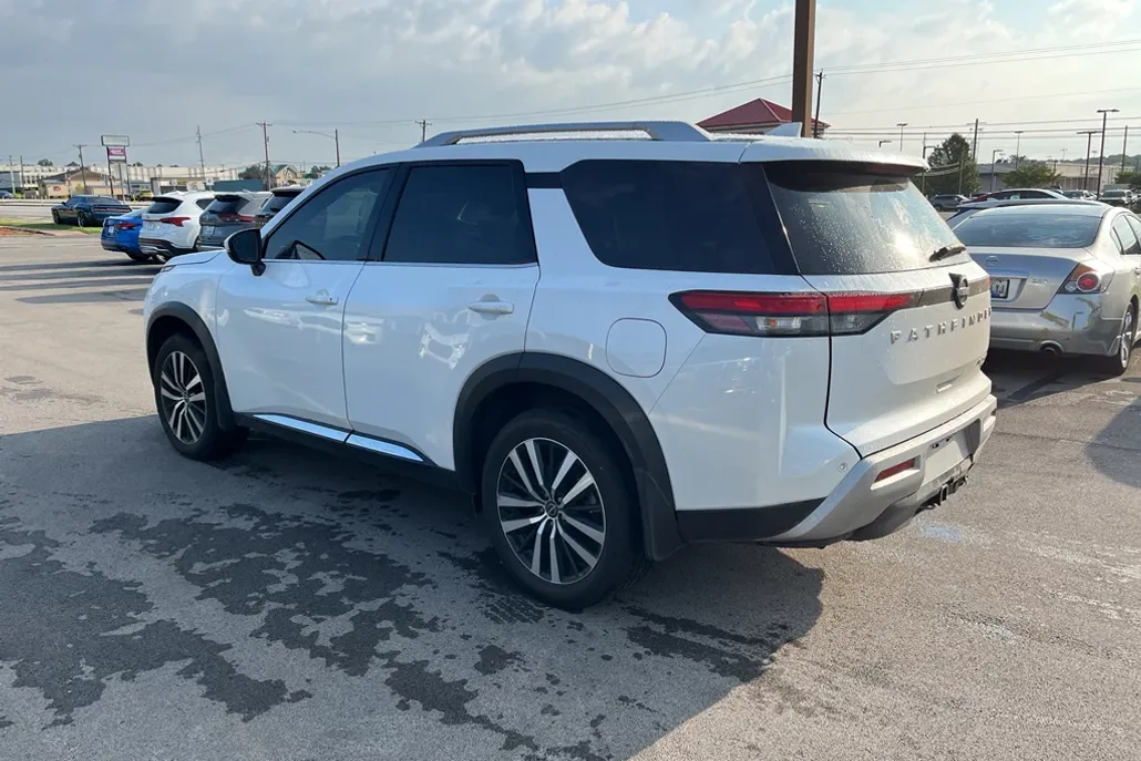 2025 Nissan Pathfinder Platinum photo 1