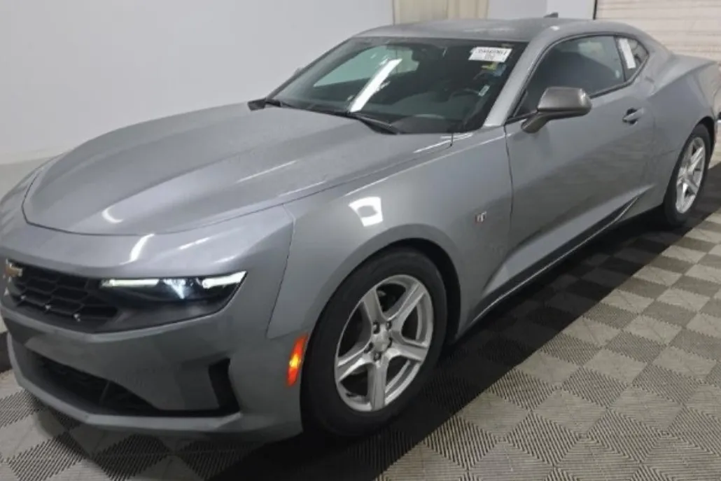 2023 Chevrolet Camaro 1LT photo 1
