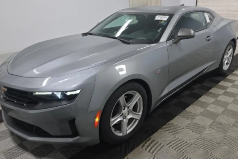 2023 Chevrolet Camaro 1LT photo 1