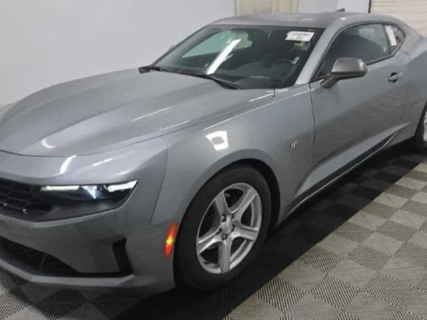 2023 Chevrolet Camaro 1LT photo 1