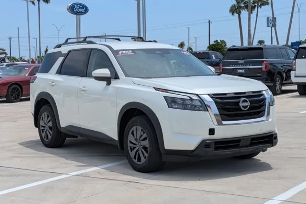 2023 Nissan Pathfinder SV photo 1