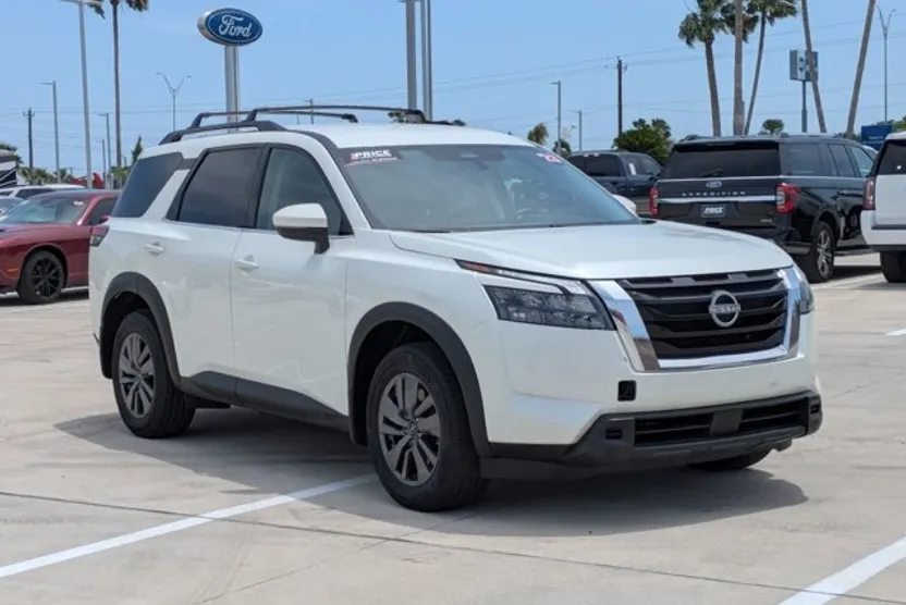 2023 Nissan Pathfinder SV photo 1