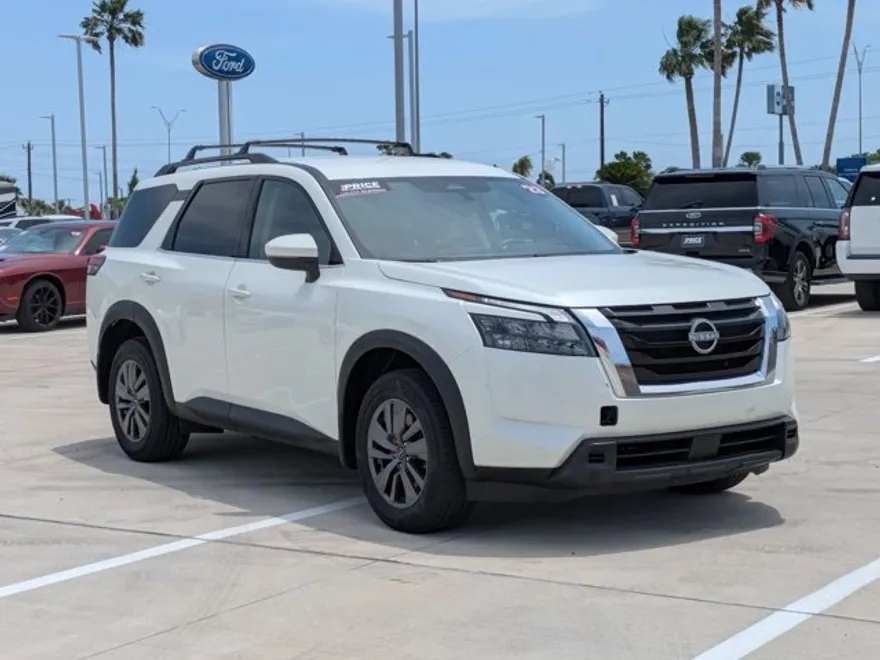 2023 Nissan Pathfinder SV photo 1