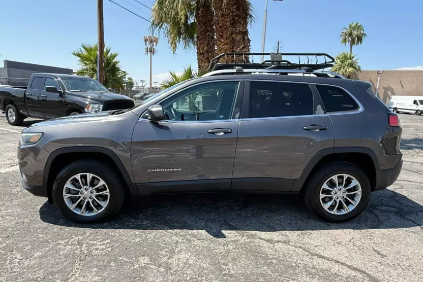 2019 Jeep Cherokee Latitude Sport photo 1