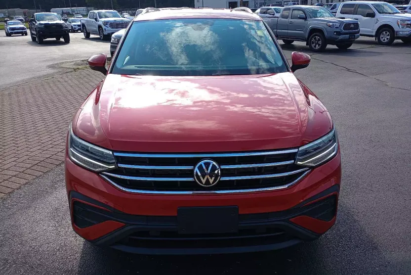 2022 Volkswagen Tiguan SE photo 1