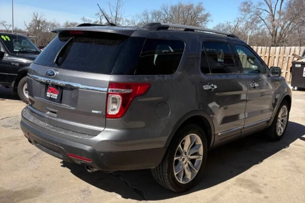 2013 Ford Explorer XLT photo 1
