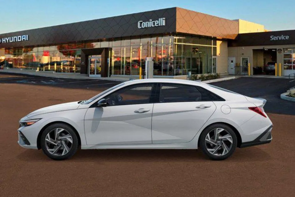 2025 Hyundai Elantra SEL Sport photo 1