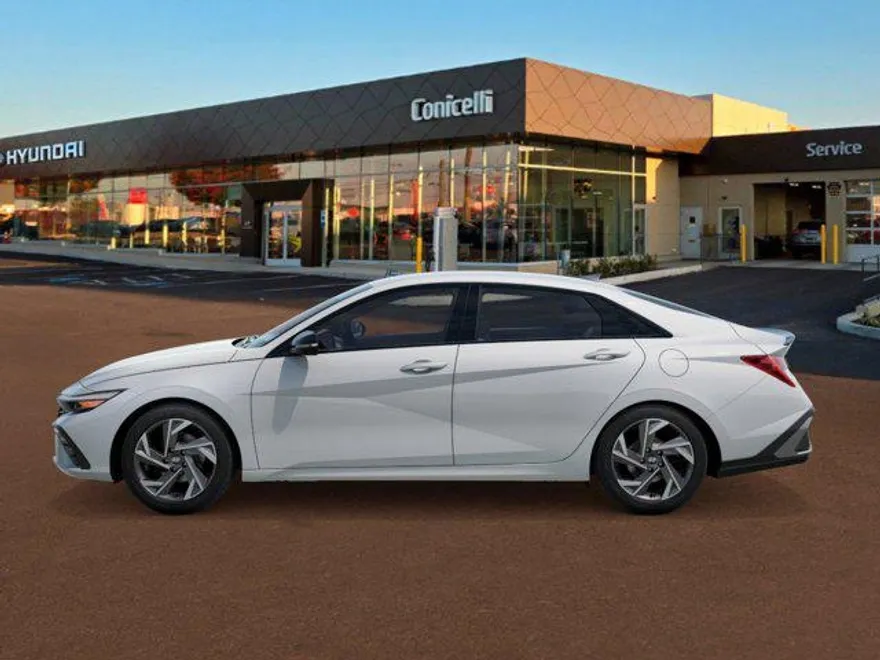 2025 Hyundai Elantra SEL Sport photo 1