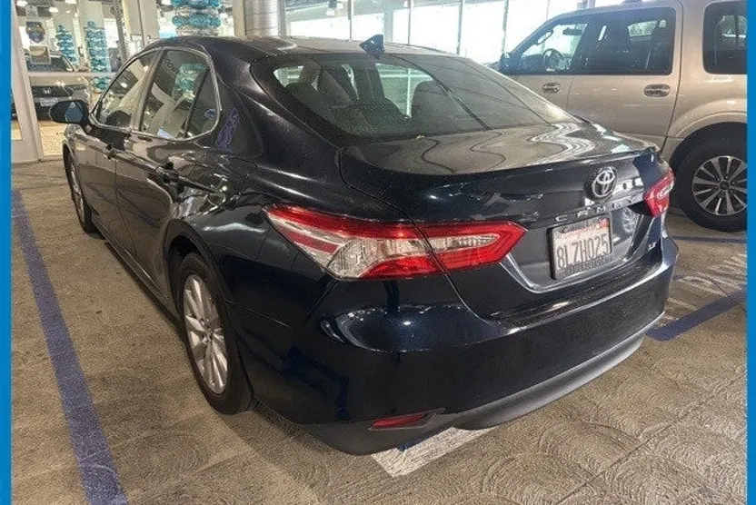 2019 Toyota Camry SE XLE photo 1