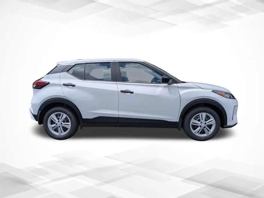 2025 Nissan Kicks Play S photo 1