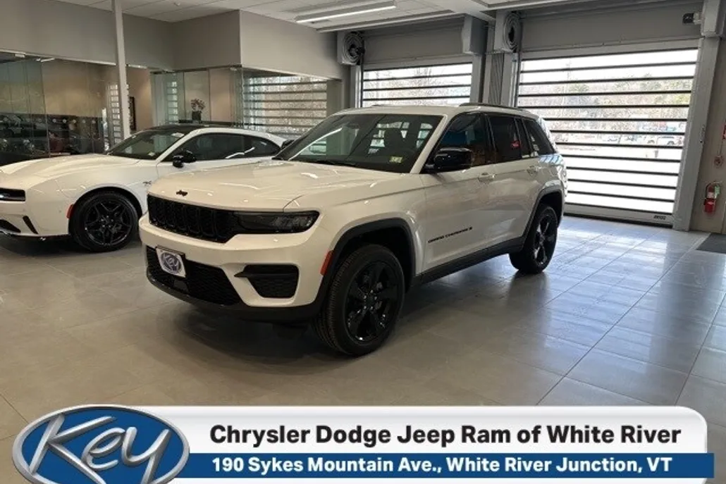 2025 Jeep Grand Cherokee Altitude photo 1