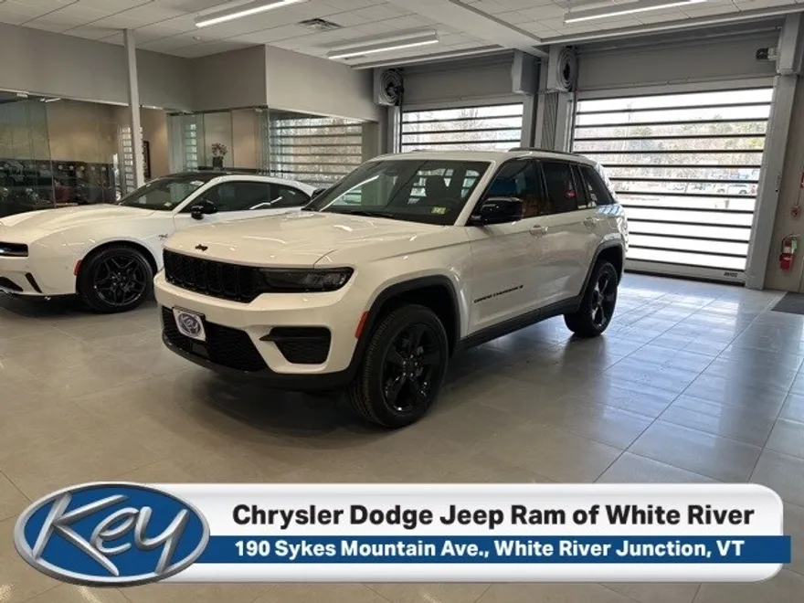 2025 Jeep Grand Cherokee Altitude photo 1