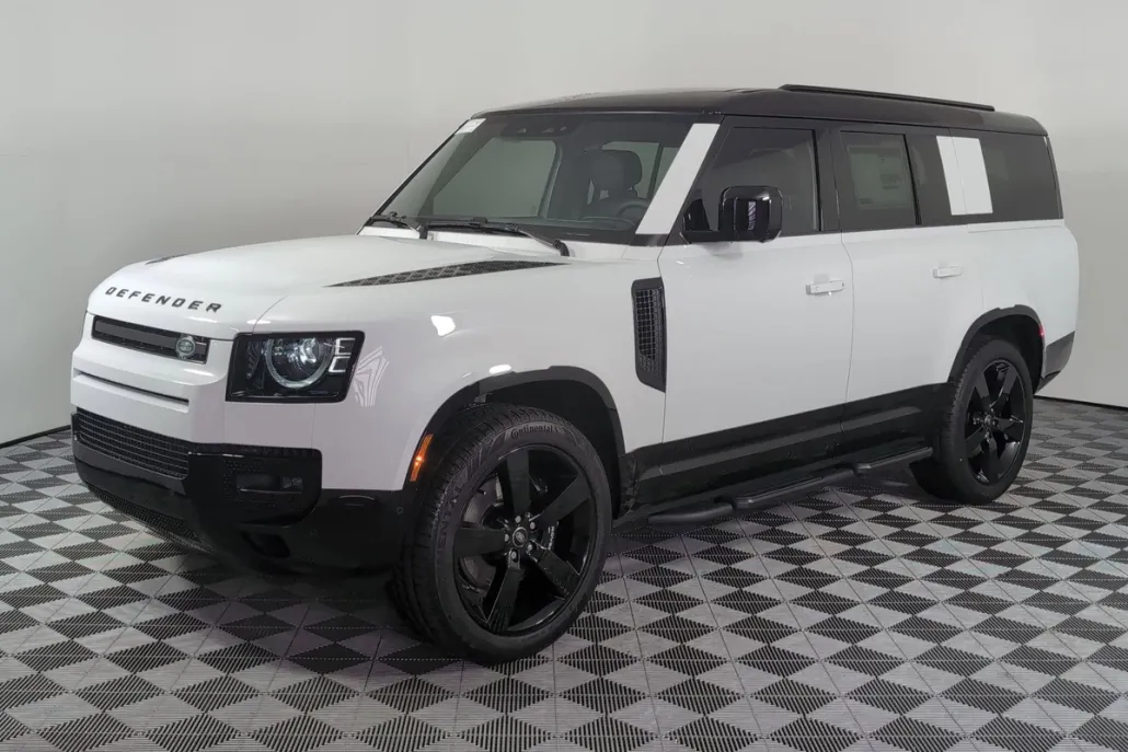 2025 Land Rover Defender 130 V8 photo 1