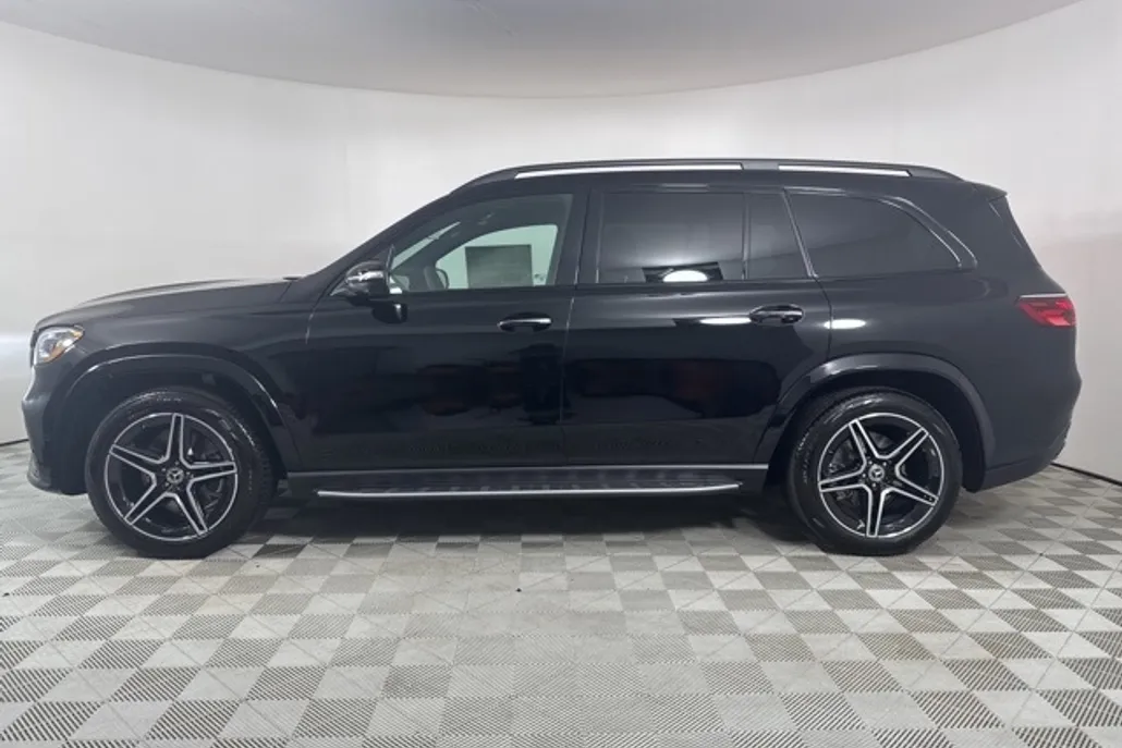 2026 Mercedes Benz GLS 450 4MATIC photo 1