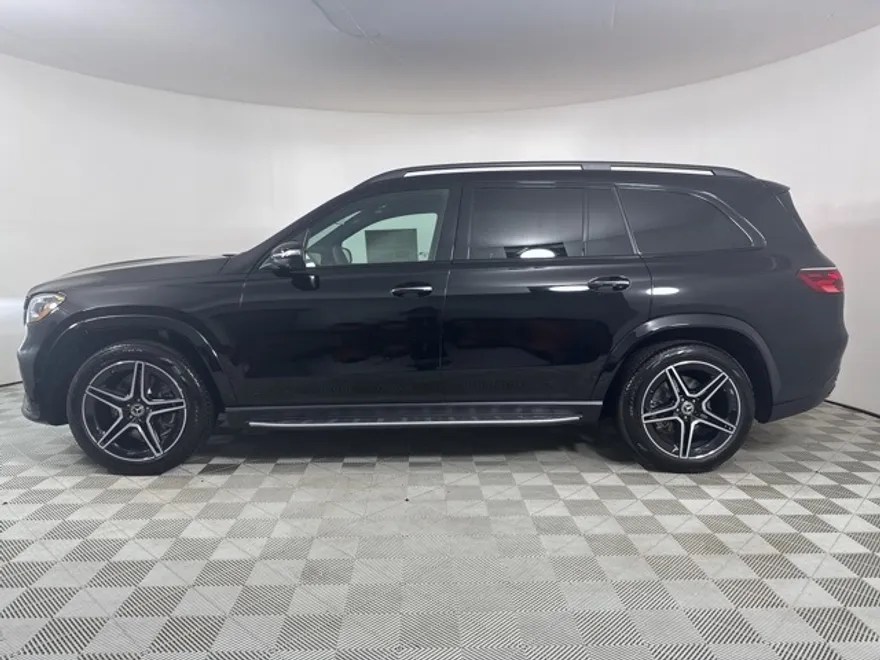2026 Mercedes Benz GLS 450 4MATIC photo 1