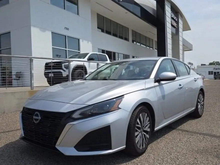 2023 Nissan Altima 2.5 SV photo 1
