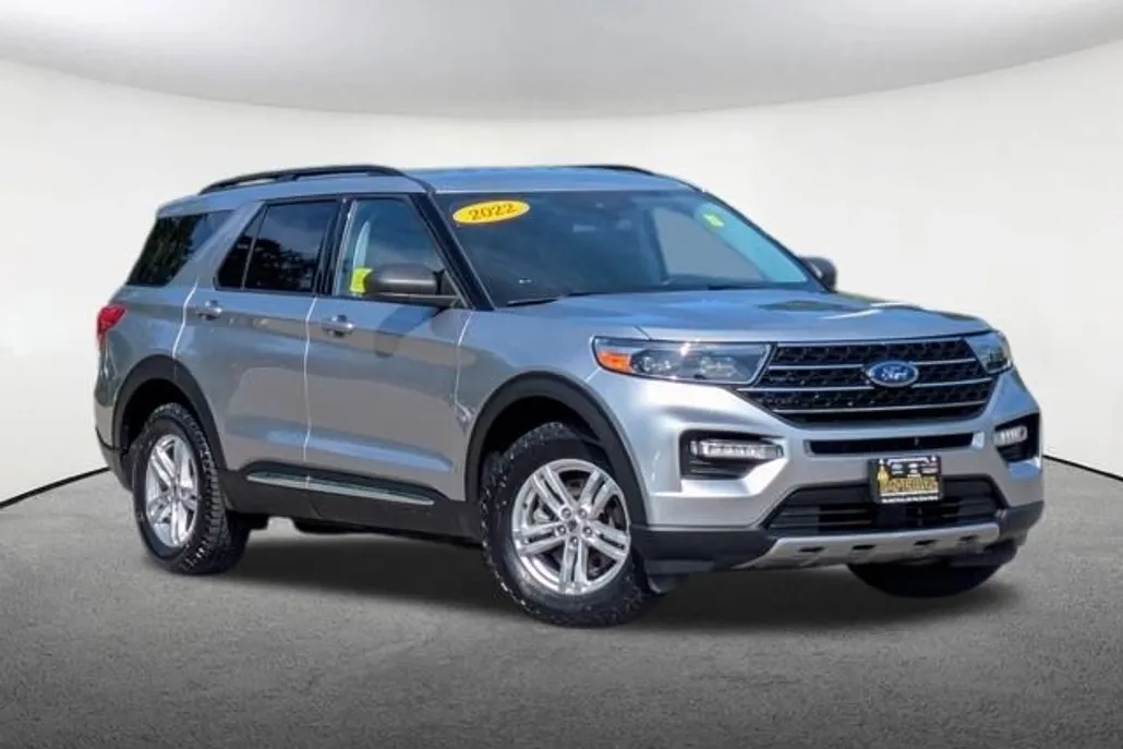 2022 Ford Explorer XLT photo 1