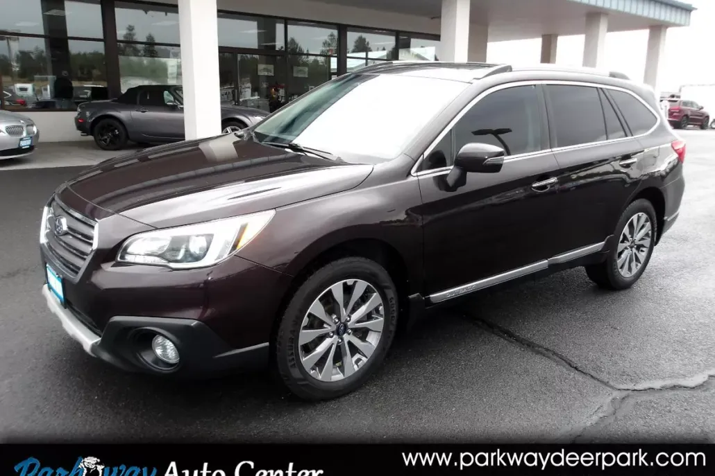 2017 Subaru Outback 3.6R Touring photo 1