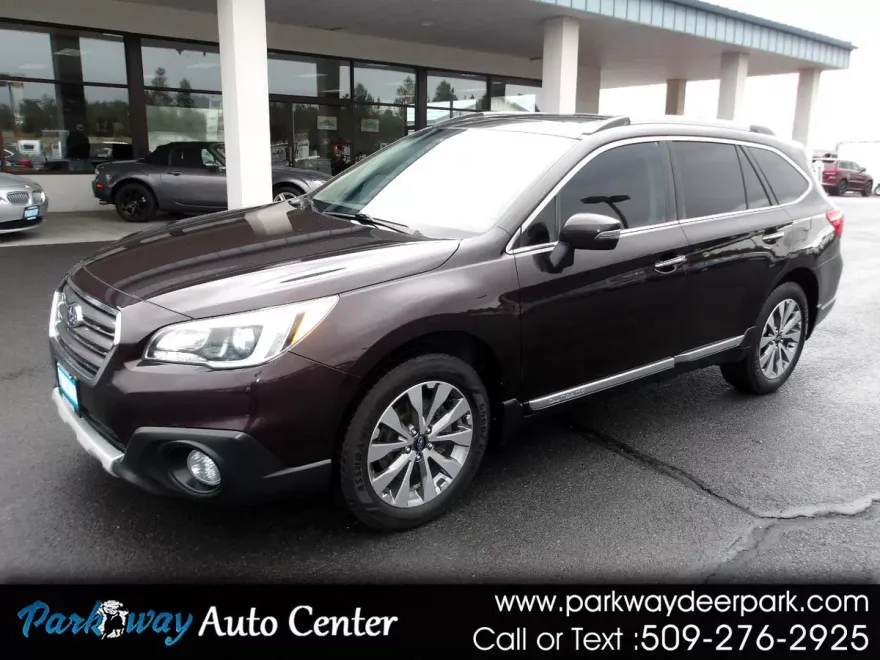 2017 Subaru Outback 3.6R Touring photo 1