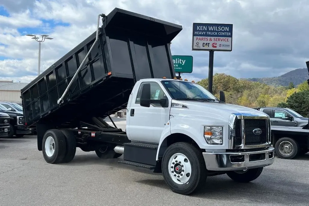 2024 Ford F-750 photo 1