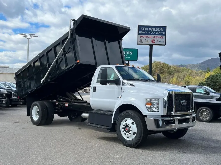 2024 Ford F-750 photo 1