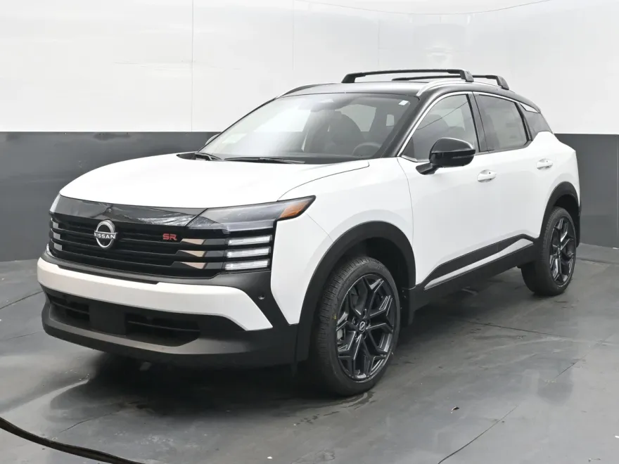 2026 Nissan Kicks SR photo 1