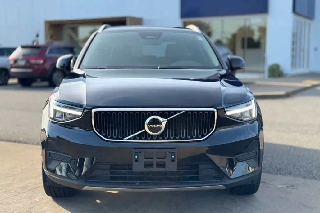 2023 Volvo XC40 AWD Core photo 1