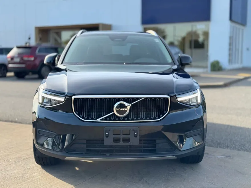 2023 Volvo XC40 AWD Core photo 1