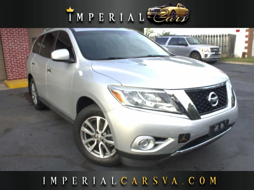 2014 Nissan Pathfinder SV photo 1