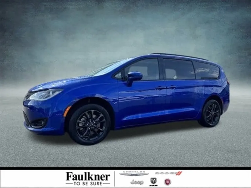 2020 Chrysler Pacifica Touring L photo 1