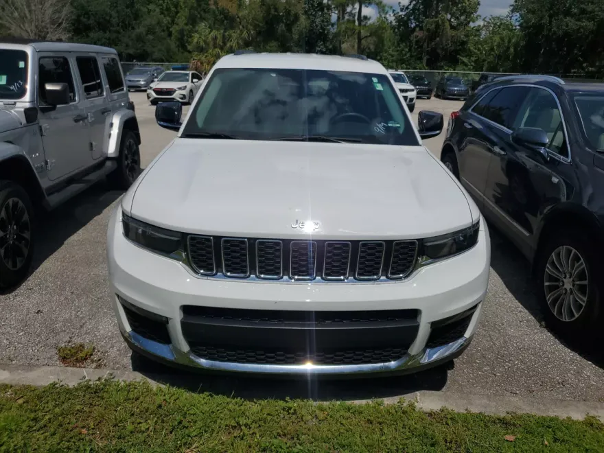 2023 Jeep Grand Cherokee Limited photo 1