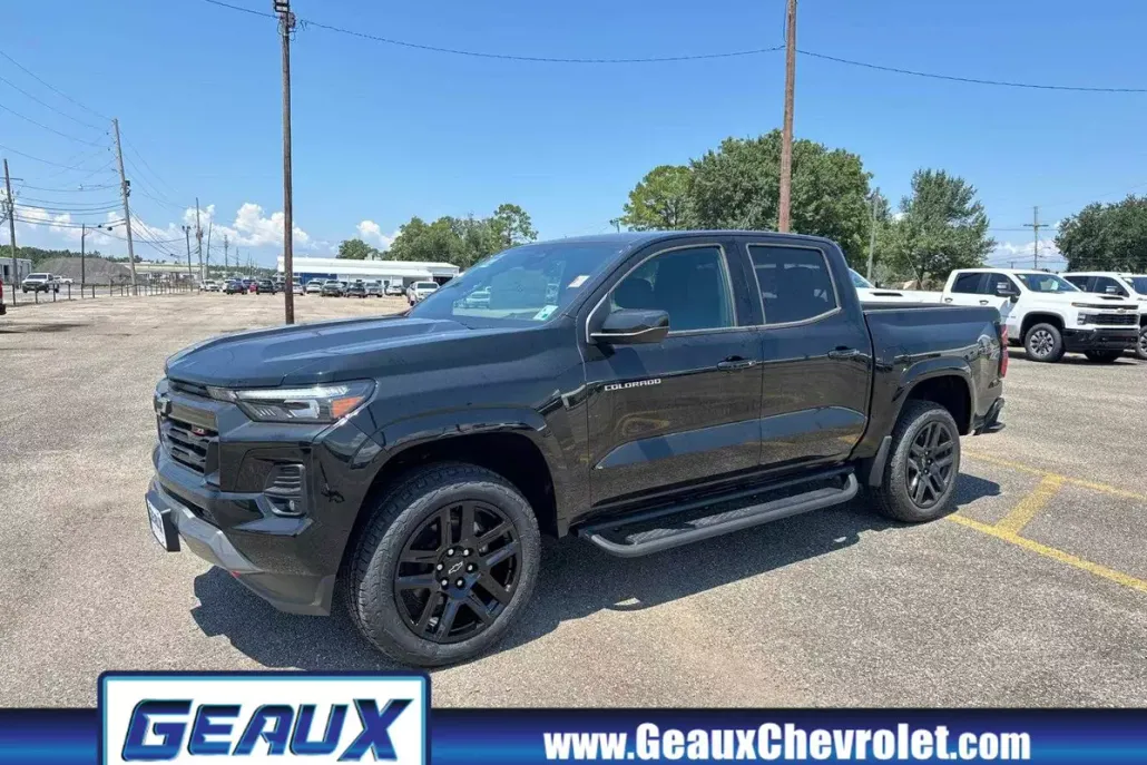 2025 Chevrolet Colorado Z71 photo 1