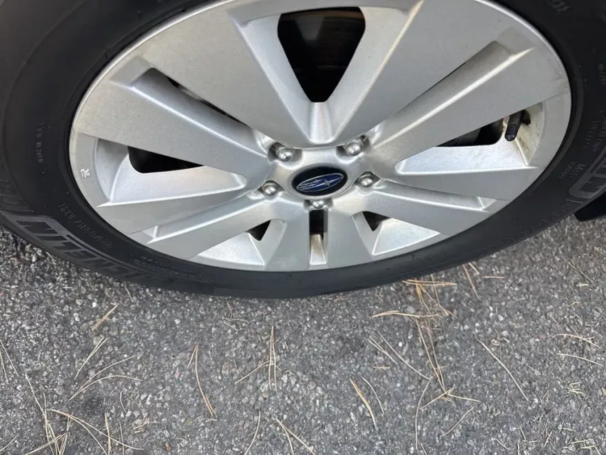 2019 Subaru Outback 2.5i Premium photo 1